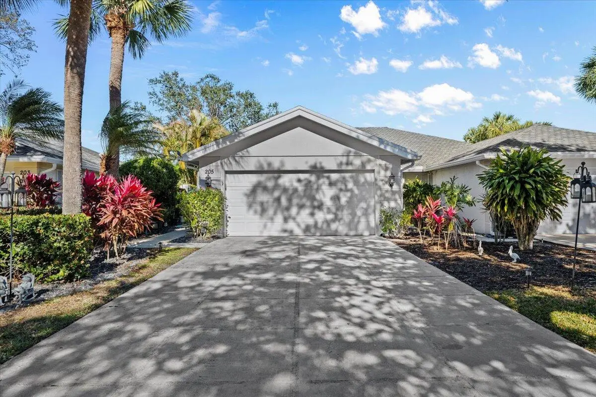 01-LUX_4710 at 205 Brier Circle, Jupiter