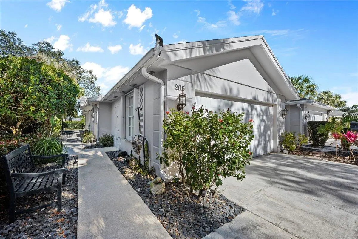 02-LUX_4705 at 205 Brier Circle, Jupiter