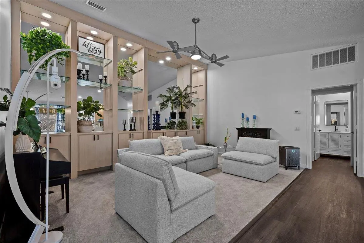 08-LUX_4545 at 205 Brier Circle, Jupiter