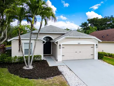 201 Trails End, Greenacres – sold