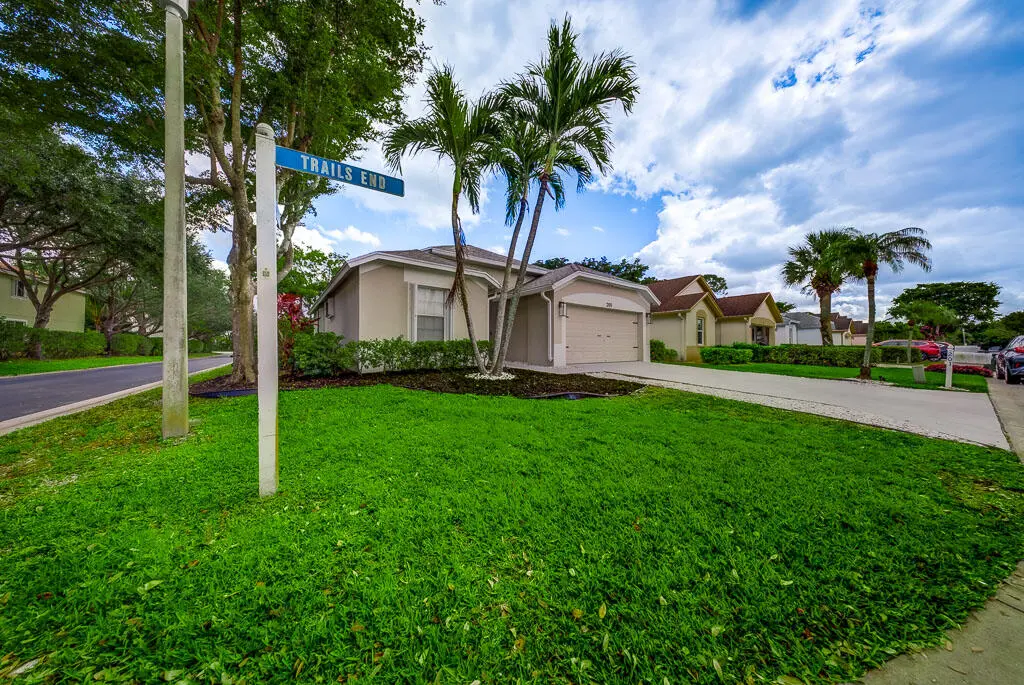 MLS-20 at 201 Trails End, Greenacres