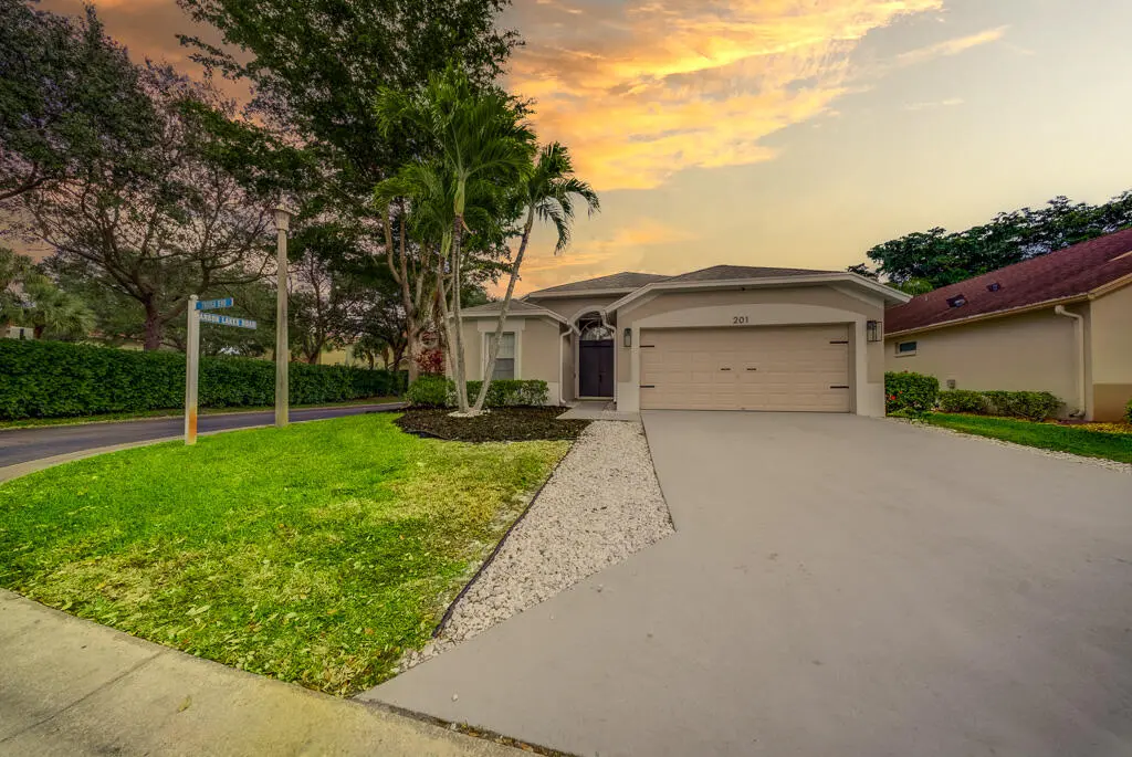 MLS-21 at 201 Trails End, Greenacres