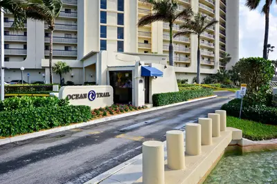 100 Ocean Trail Way 204, Jupiter – Condominium for sale
