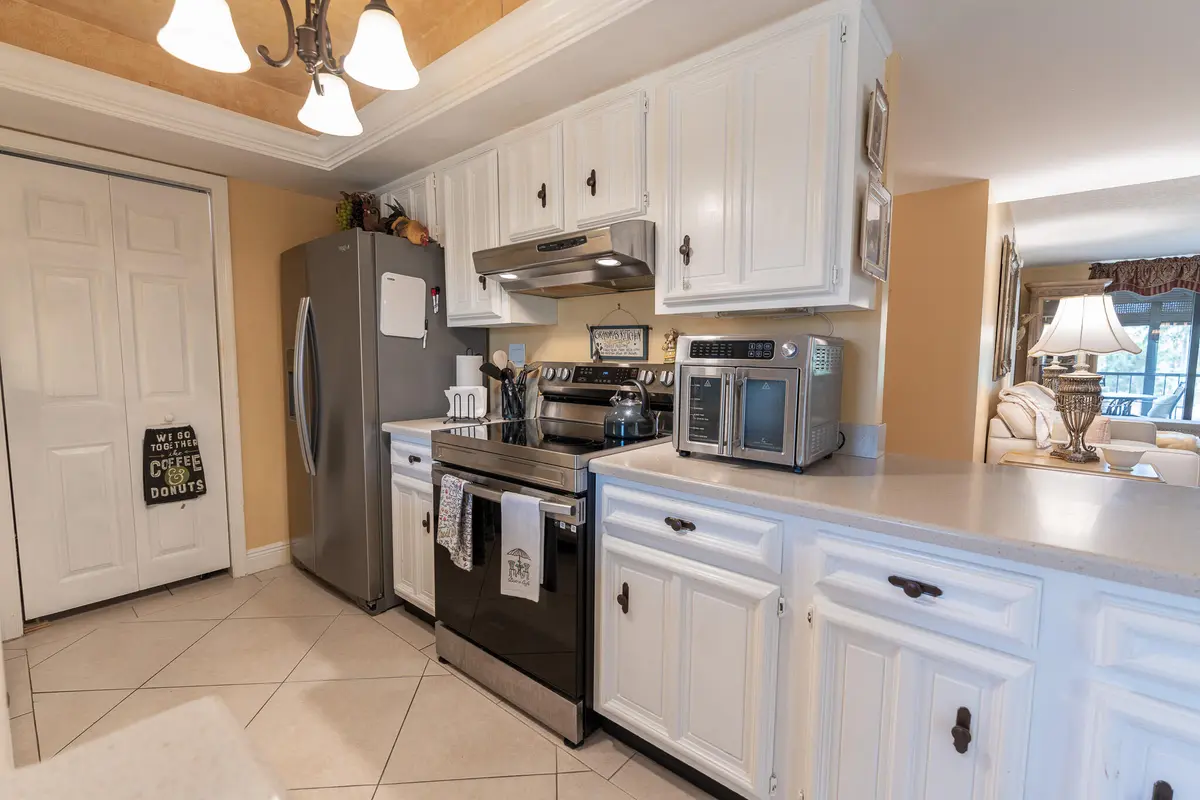 DSC01926 at 5390 Woodland Lakes Drive 201, Palm Beach Gardens