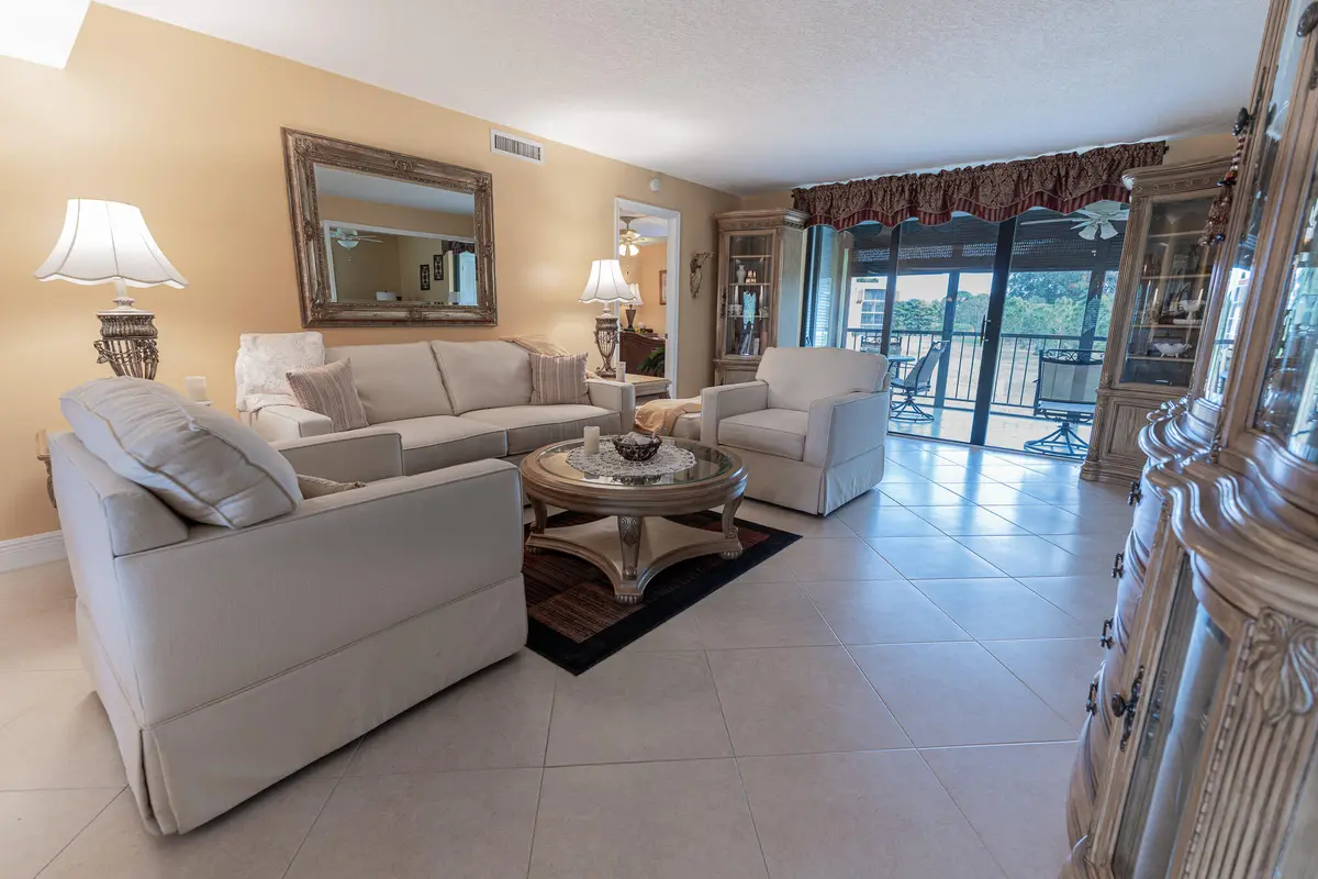 DSC01936 at 5390 Woodland Lakes Drive 201, Palm Beach Gardens