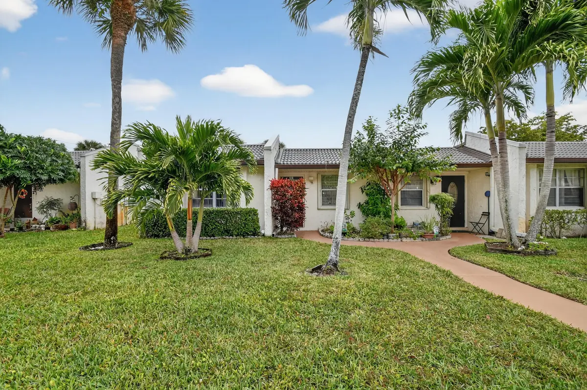 PICFRONT at 113 Lake Olive Drive 113, West Palm Beach