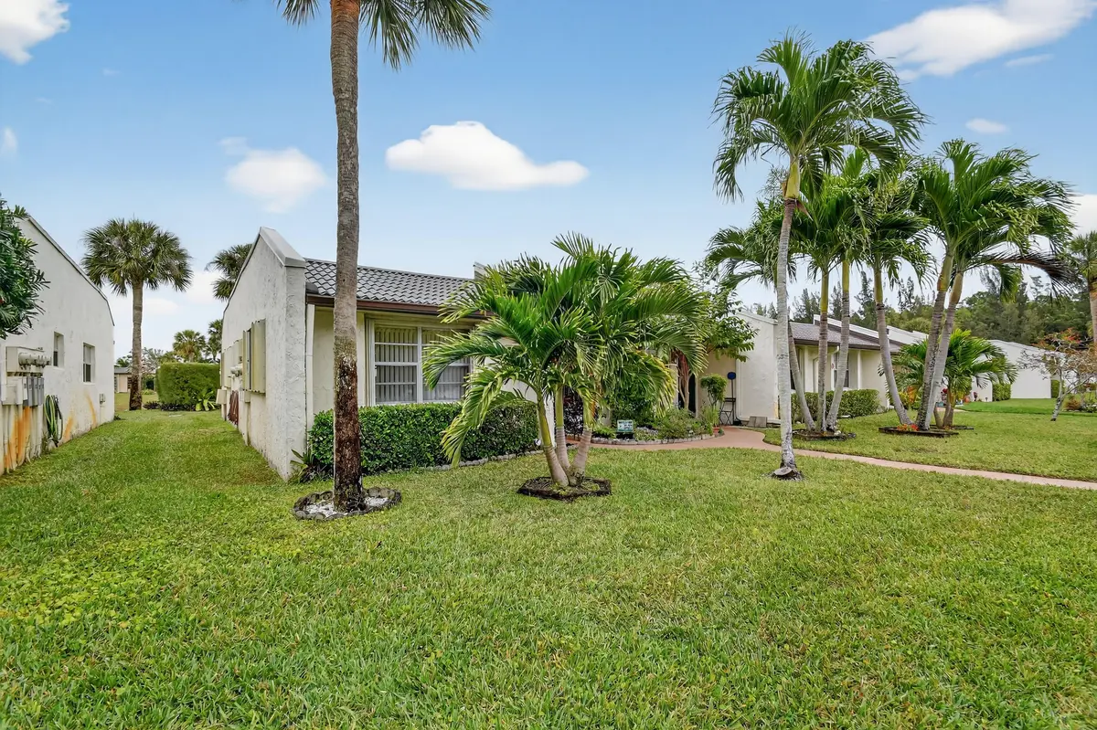 PIC2 at 113 Lake Olive Drive 113, West Palm Beach