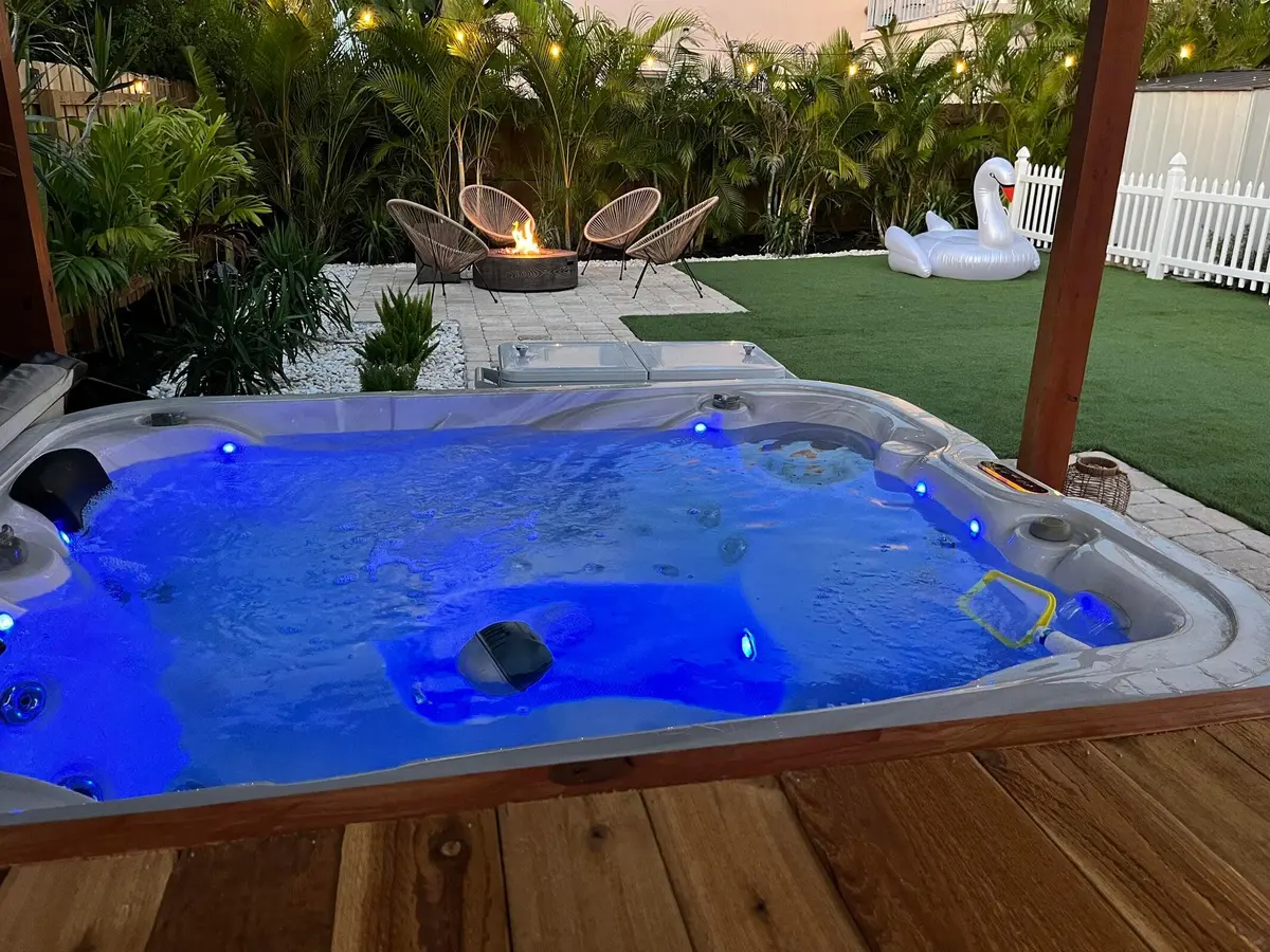 Jacuzzi at 423 W Ocean Avenue, Lantana