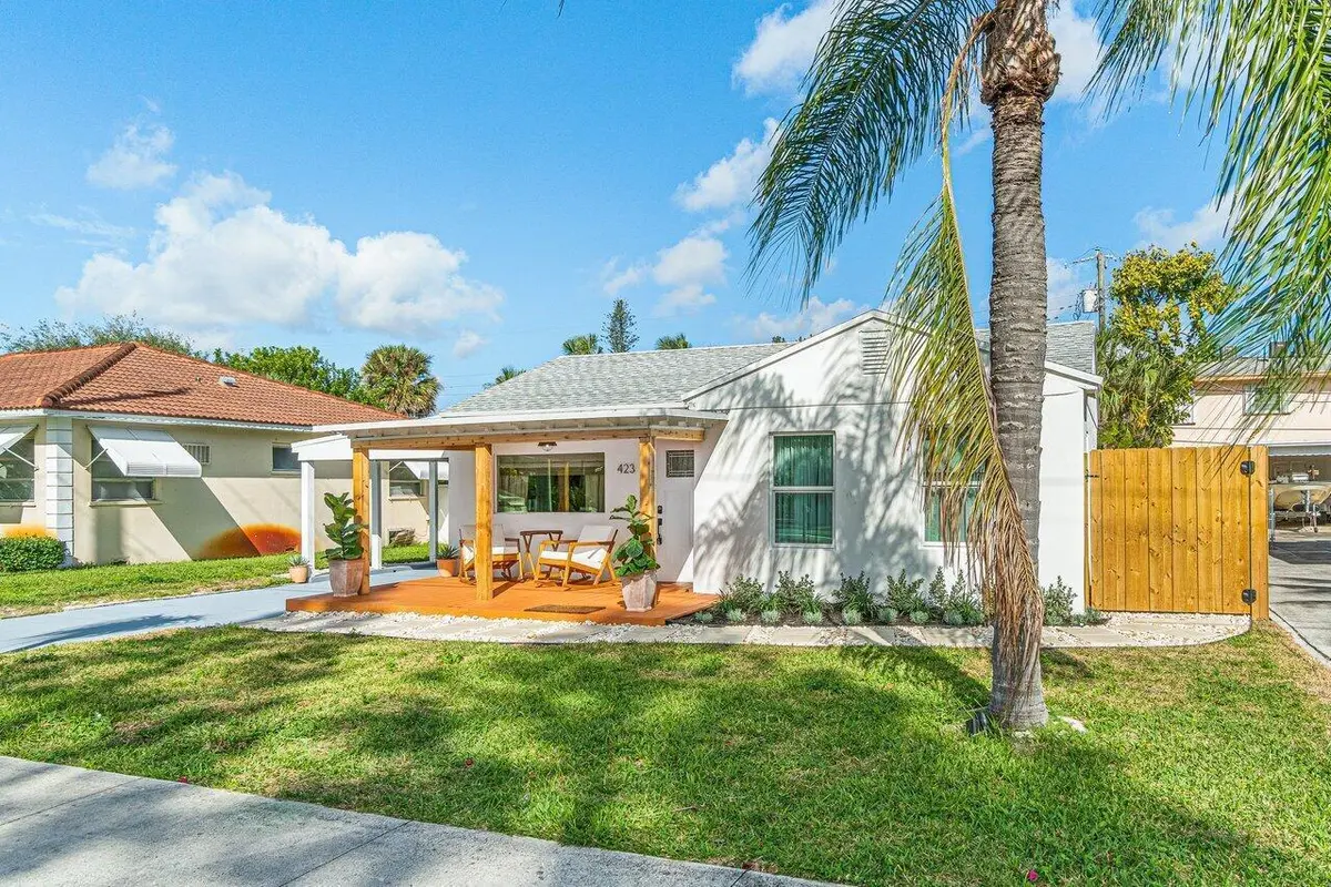 Front at 423 W Ocean Avenue, Lantana