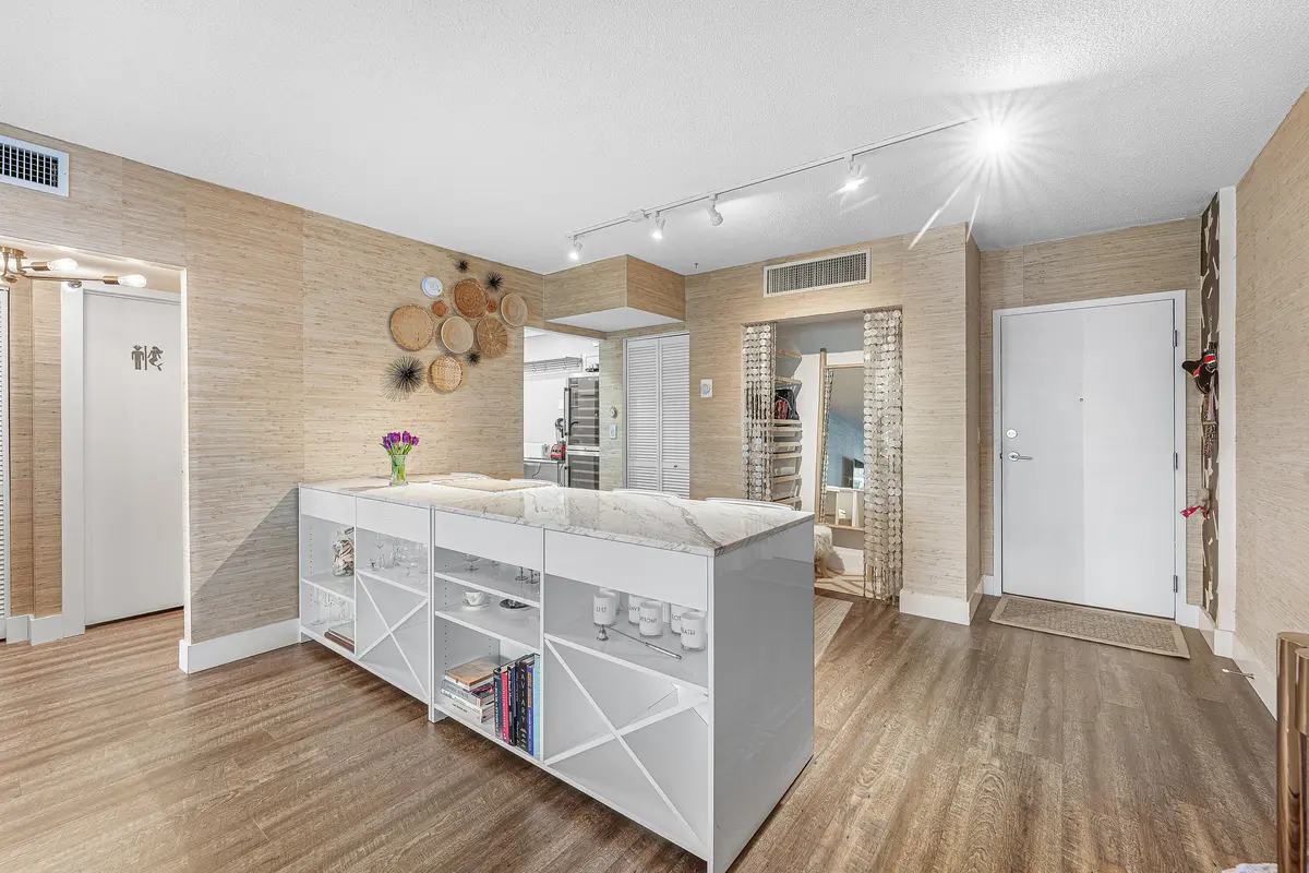 Multi function island at 3450 S Ocean Boulevard 1050, Palm Beach