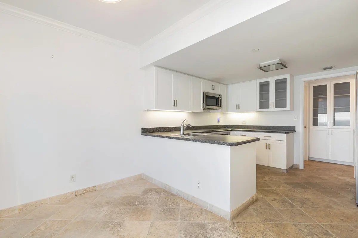 Room for a table at 525 S Flagler Drive 9b, West Palm Beach