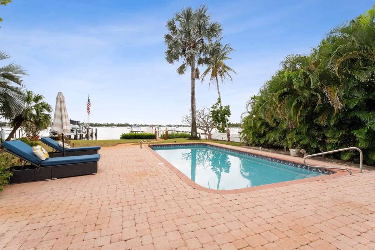 smg06856 at 114 S Lake Drive, Lantana
