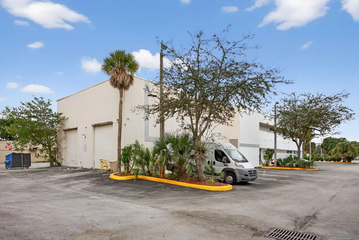 4-web-or-mls-2800-9427 at 2800 N State 7 Road, Margate