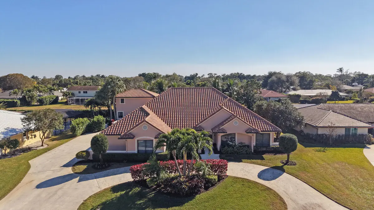 513 N. Country Club Dr. at 513 N Country Club Drive, Atlantis