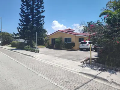 2210 NE 36th Street A&b, Lighthouse Point – Duplex for sale