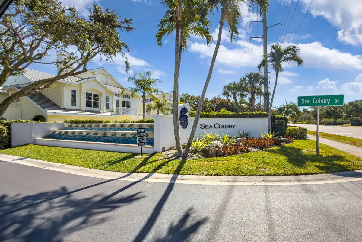 new entrance at 3057 Genoa Lane, Jupiter