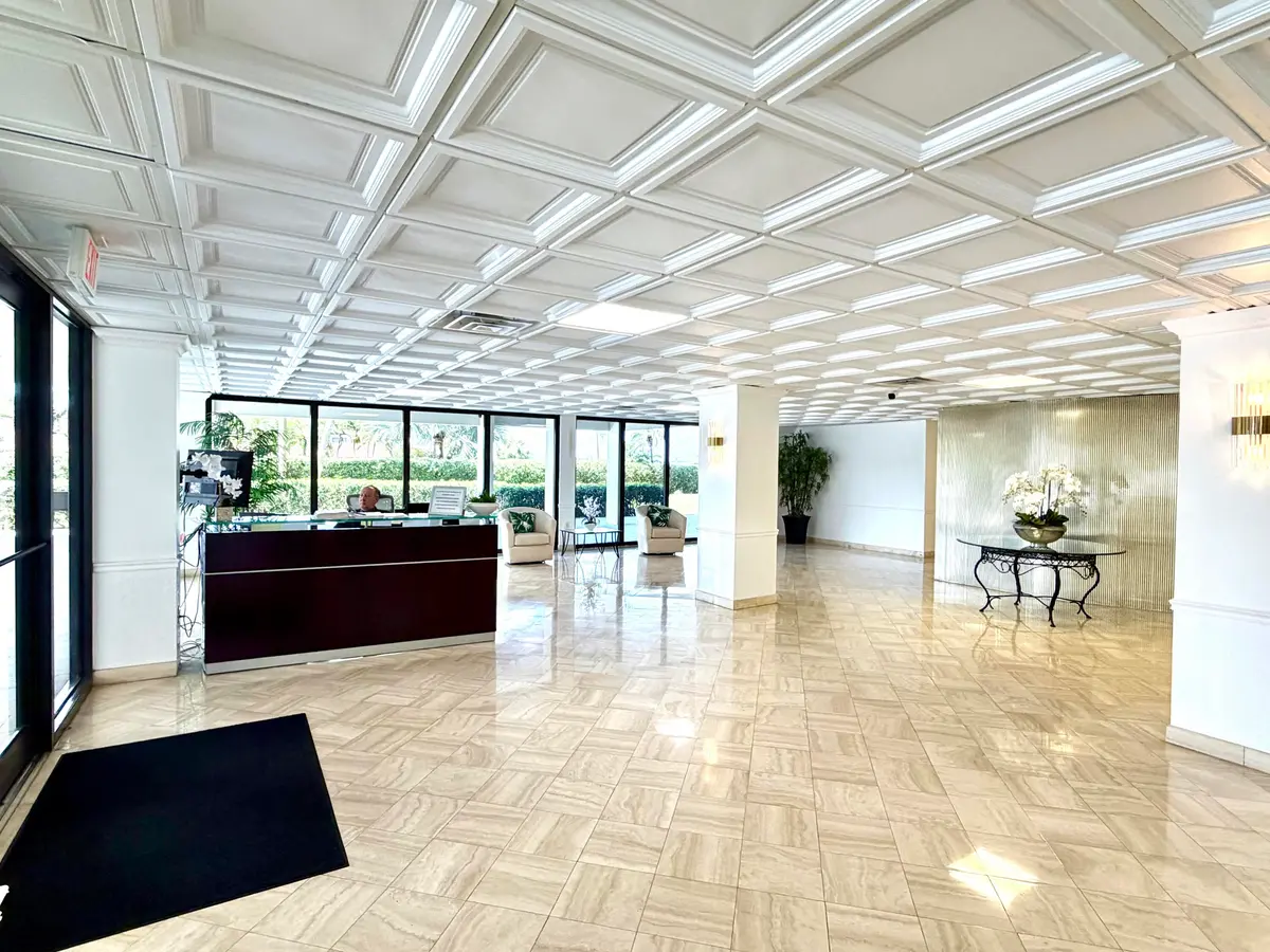 DOORMAN SECURITY at 3460 S Ocean Boulevard 5110, Palm Beach