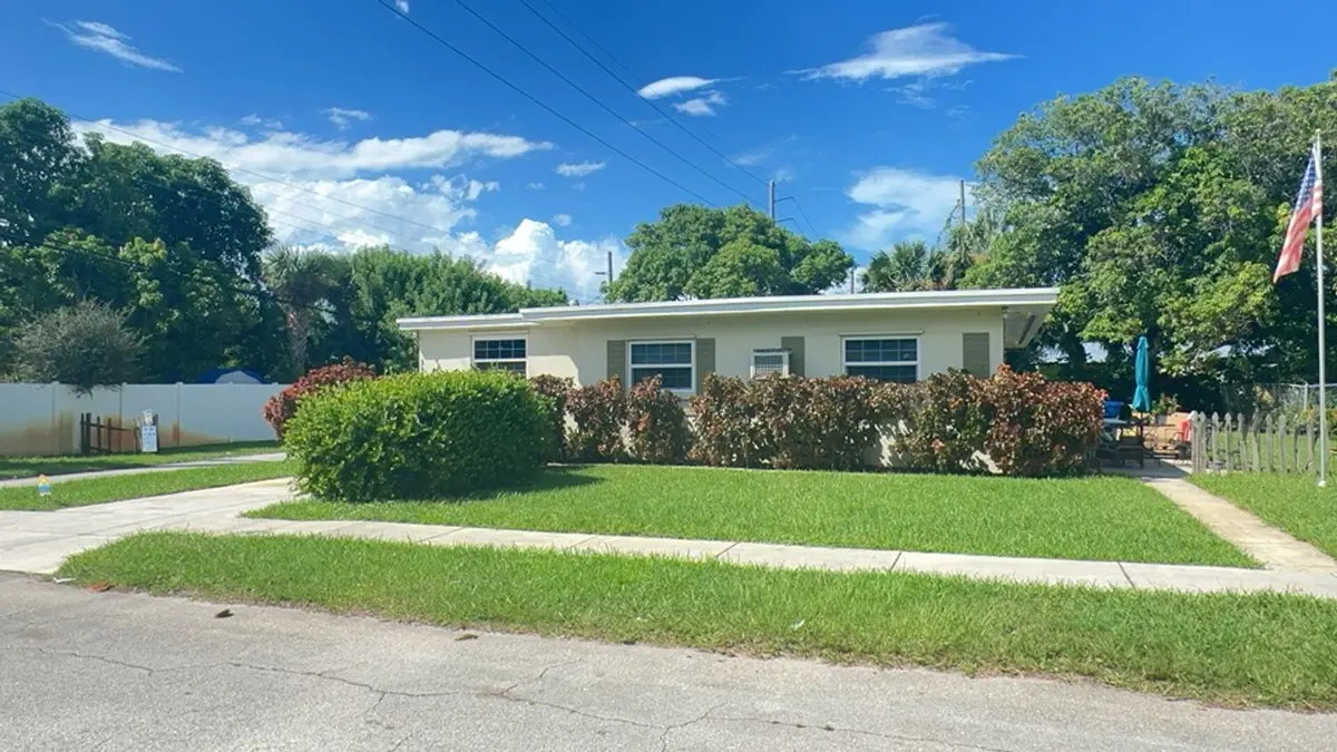 01e25a0c-5e26-4b65-9b0c-27f9b45fb615 at 182 W 34th Street 1, Riviera Beach