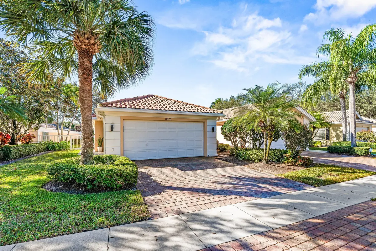 2 Car garage at 8370 Eleuthera Lane, Wellington