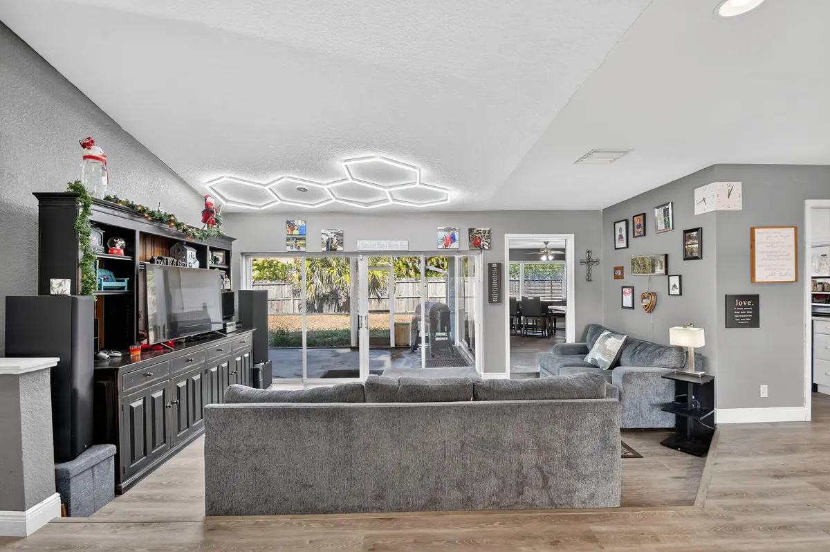 1321 Wyndcliff Dr at 1321 Wyndcliff Drive, Wellington