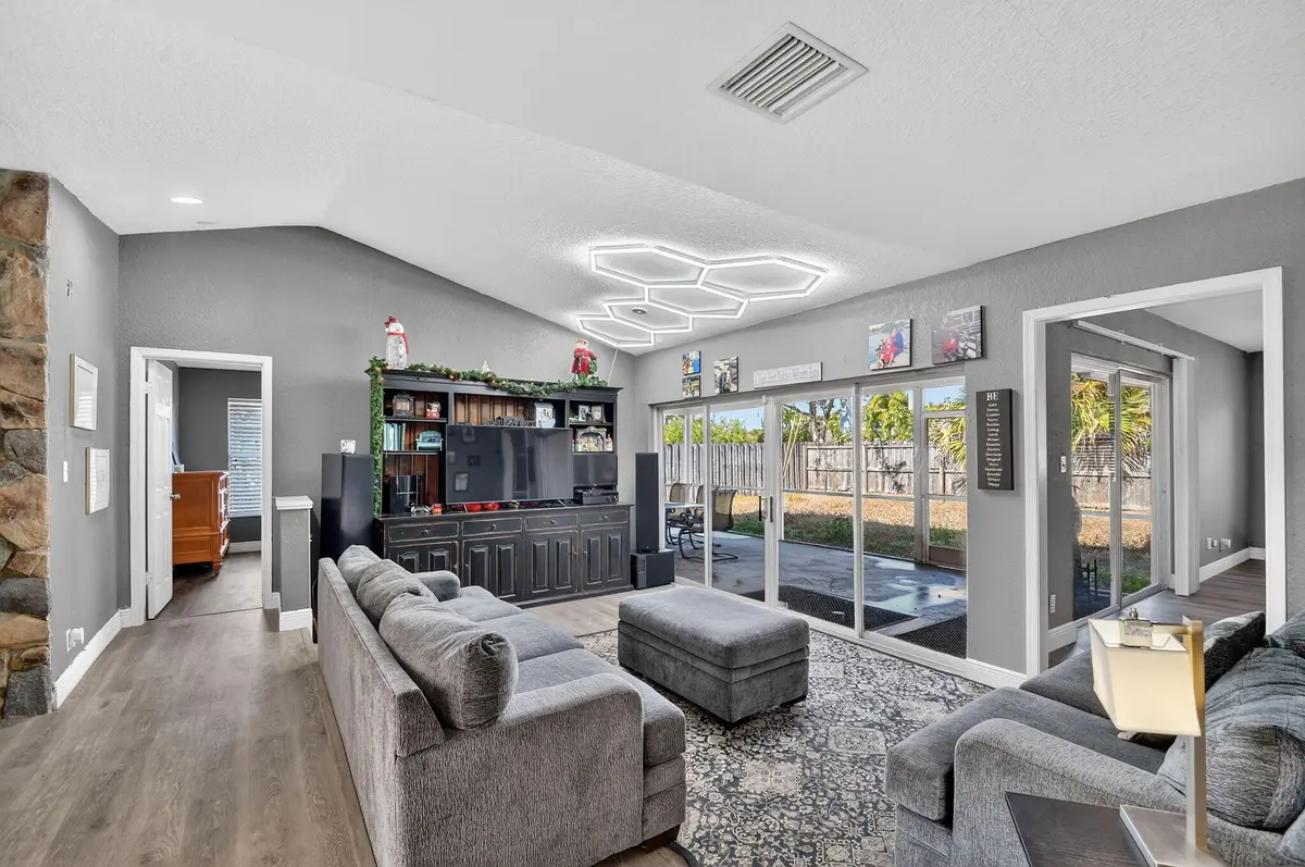 Living area facing primary bedroom at 1321 Wyndcliff Drive, Wellington