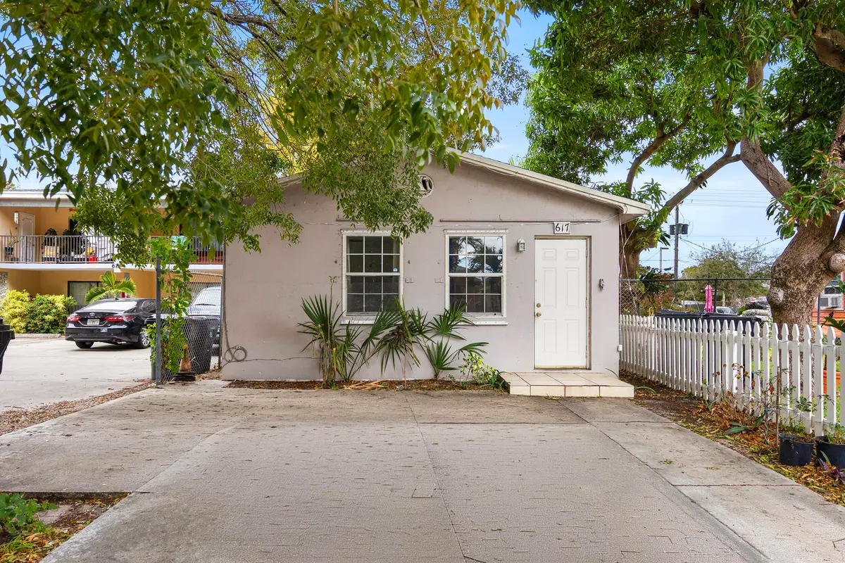 2_453a4280 at 617 N H Street, Lake Worth Beach