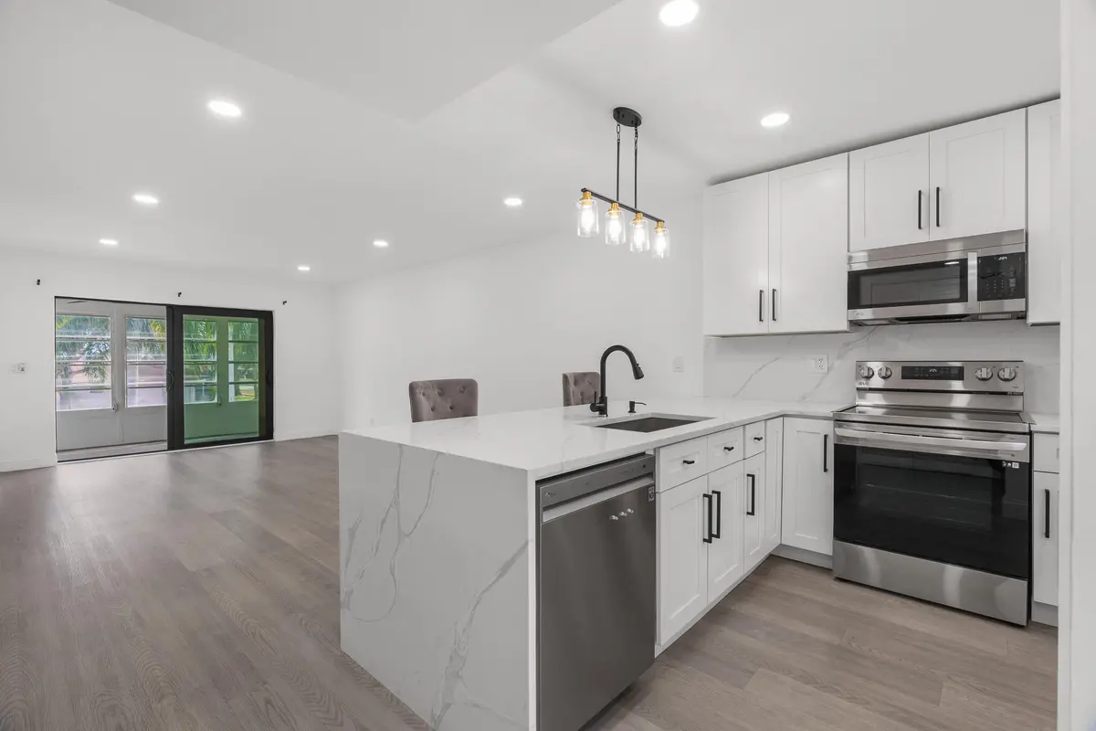 kitchen/living area at 5 Abbey Lane 207, Delray Beach