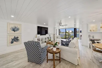19800 S Sandpointe Bay Drive 210, Tequesta – leased