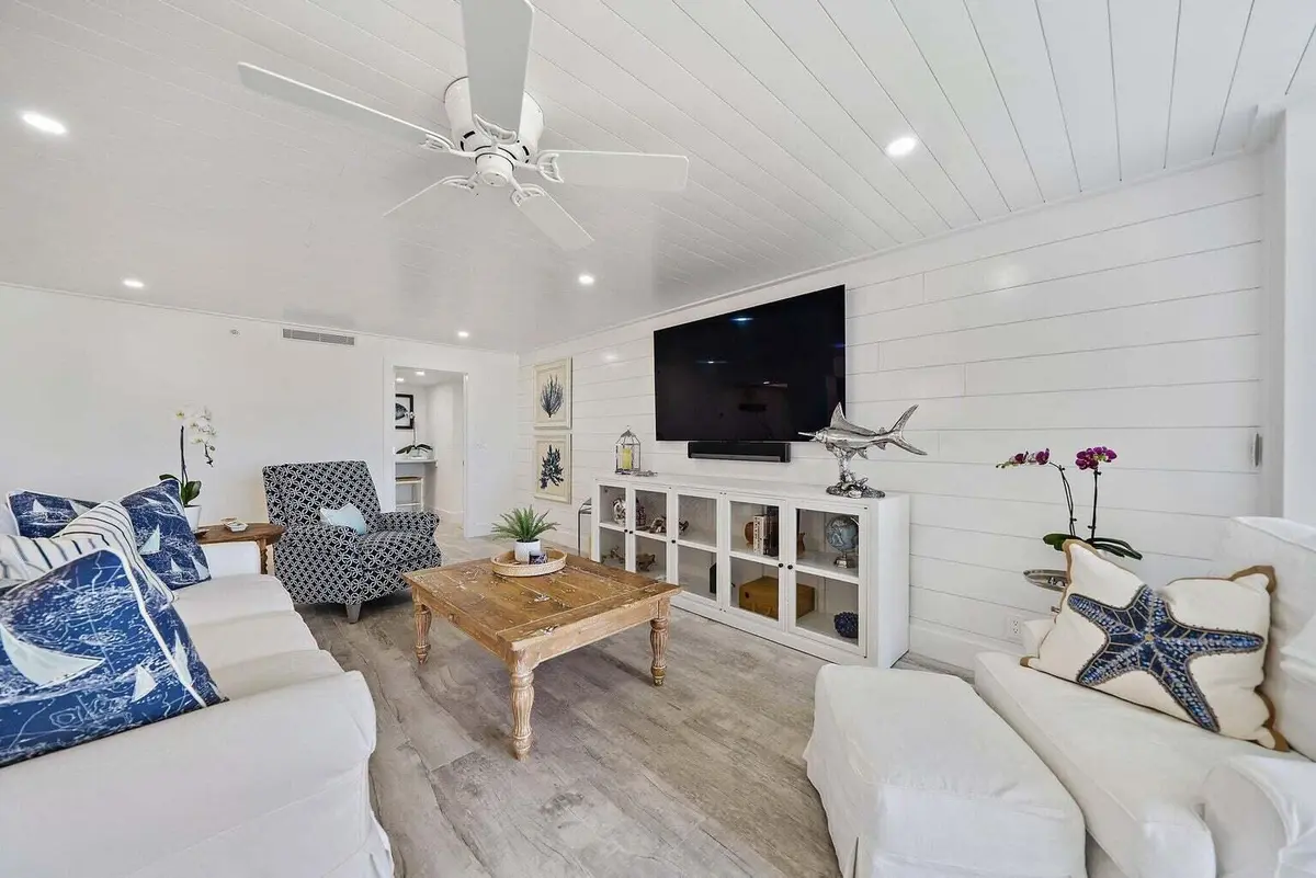 20210530144752020801000000-o at 19800 S Sandpointe Bay Drive 210, Tequesta