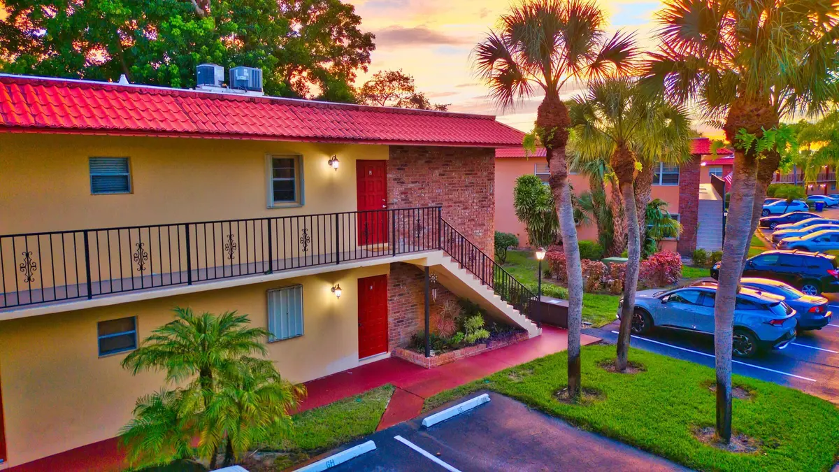 19121 SW PALM CITY RD APT J, STUART, FL at 1911 SW Palm City Road J, Stuart