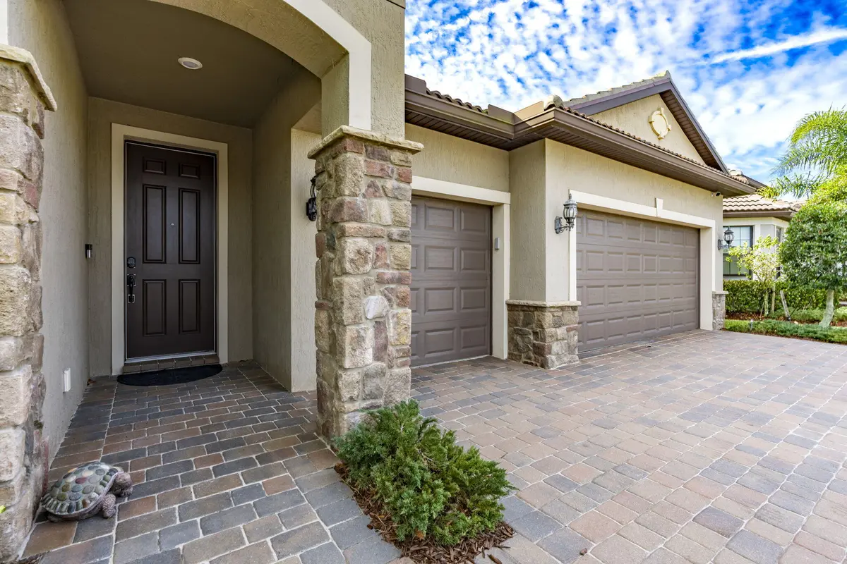 6-web-or-mls-iPixx_00_6 at 744 SE Villandry Way, Port St. Lucie