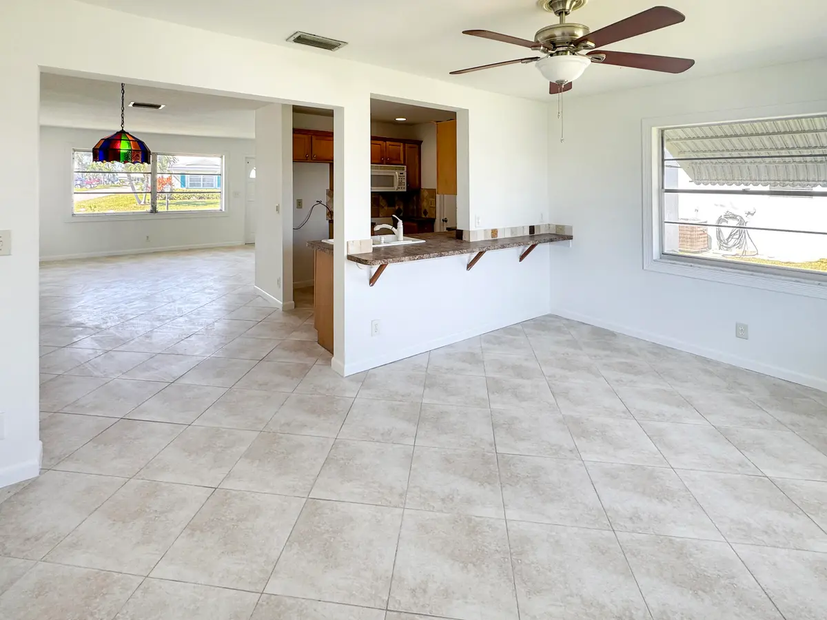 514 SW 20th Str - Family Room at 514 SW 20th Street, Boynton Beach
