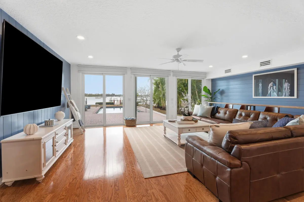 SMG00960 at 114 S Lake Drive, Lantana