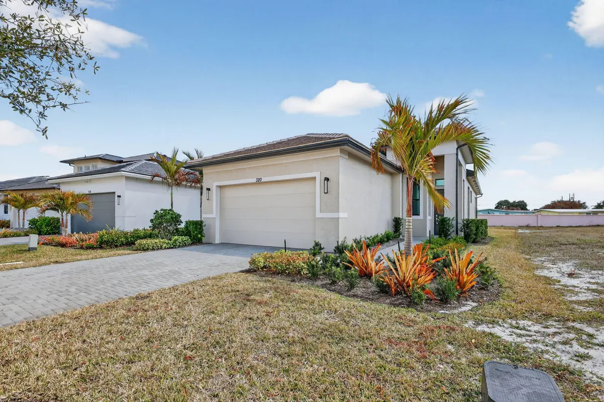 2-web-or-mls-5P1A7394 at 320 SE Via Sangro, Port St. Lucie