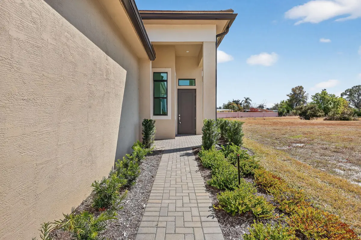 4-web-or-mls-5P1A7410 at 320 SE Via Sangro, Port St. Lucie