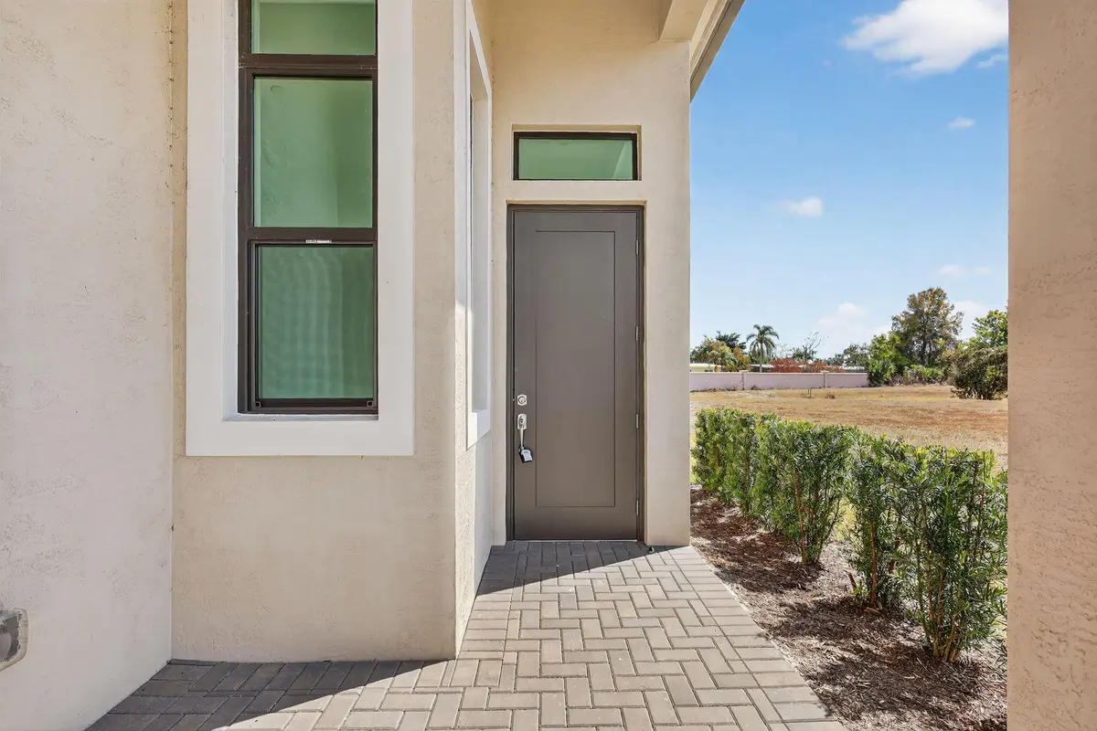 5-web-or-mls-5P1A7417 at 320 SE Via Sangro, Port St. Lucie