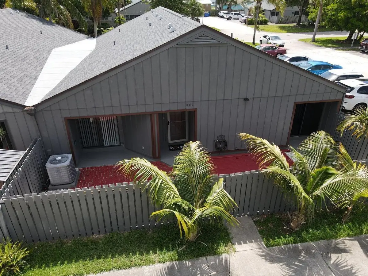 Courtyard entrance at 1443 39th Avenue 2, Vero Beach