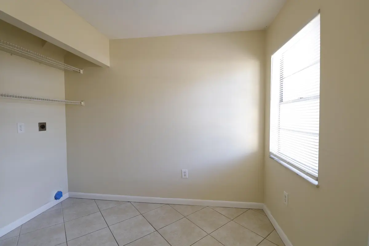 Breakfast & Laundry at 2016 S 10th Street A, Fort Pierce