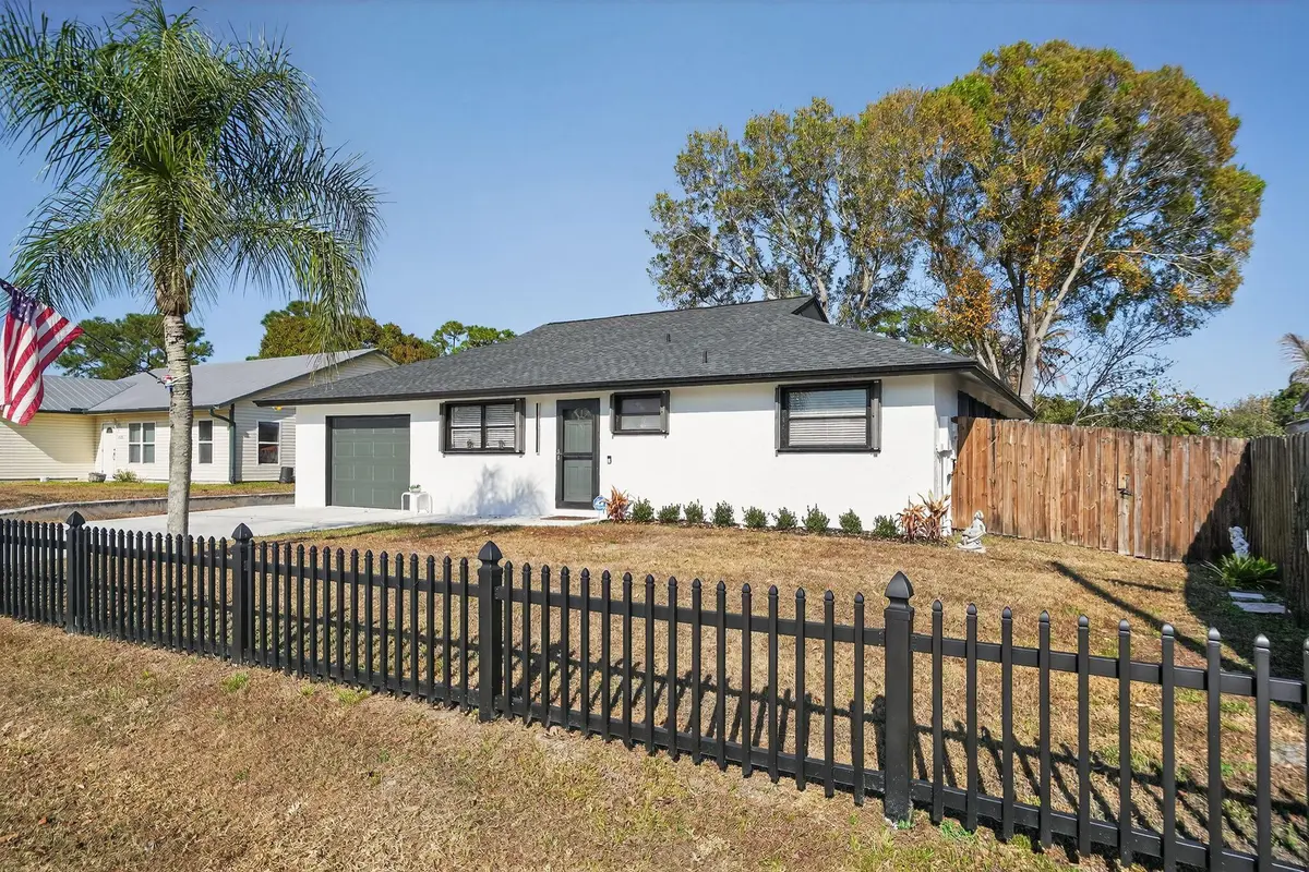 Front at 4543 SE Dryfus Avenue, Stuart