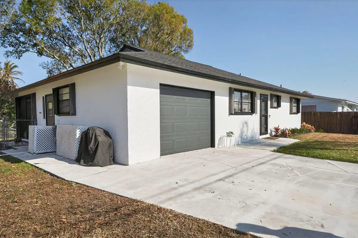 Front at 4543 SE Dryfus Avenue, Stuart