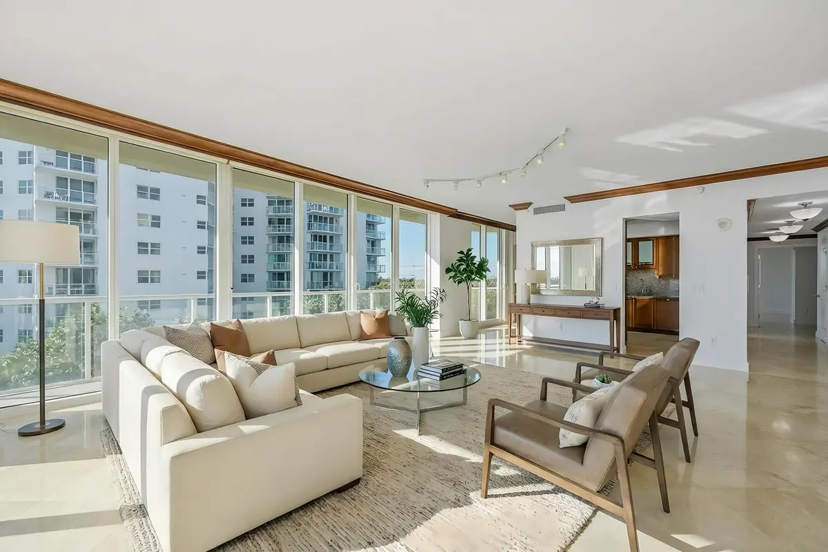 10f819b8-3dc1-4e67-ac95-9f870123ea32 at 1063 Hillsboro Mile 301, Hillsboro Beach