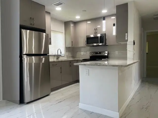 INTERIOR 1 MLS at 4040 NW 31st Terrace, Lauderdale Lakes
