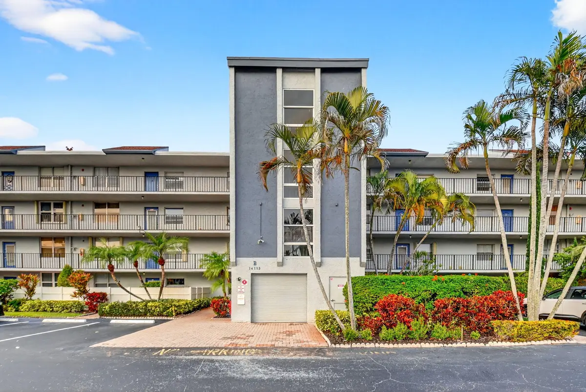 Well Maintained at 14723 Cumberland Drive 308, Delray Beach