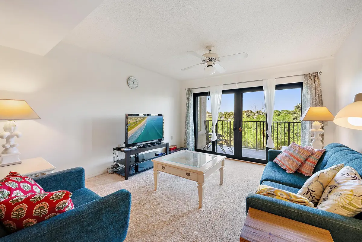 Living at 1701 Marina Isle Way 202, Jupiter