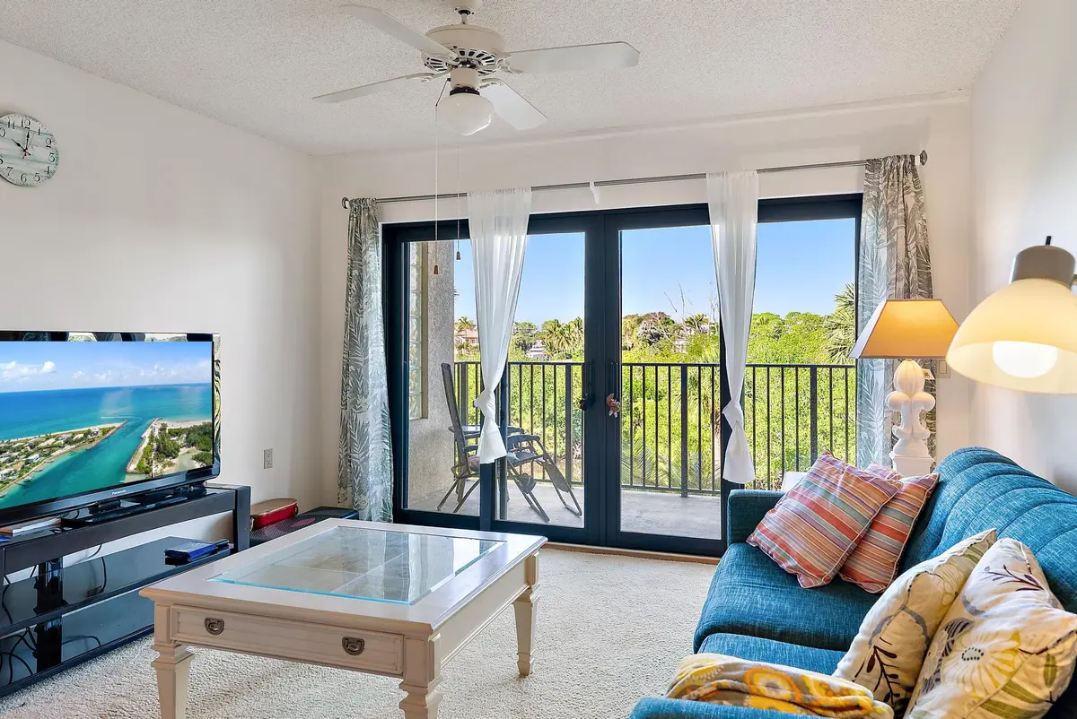 Living at 1701 Marina Isle Way 202, Jupiter