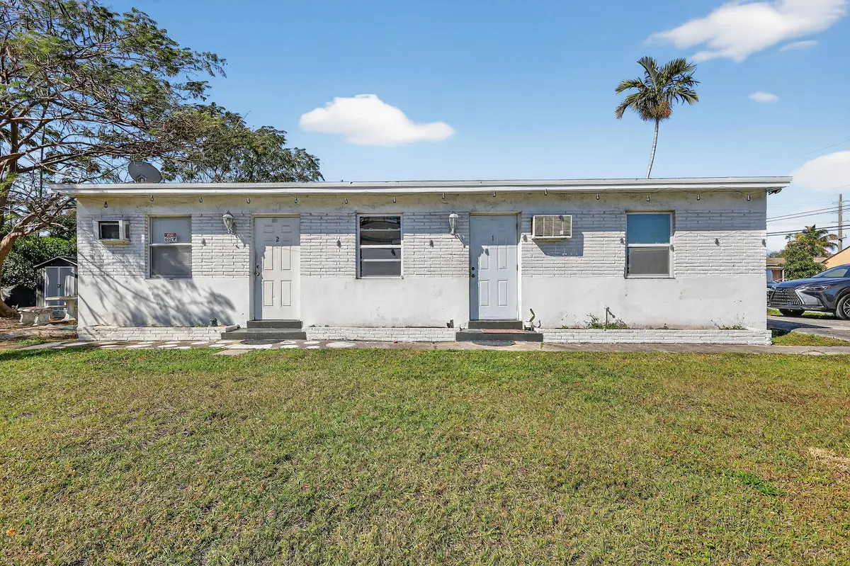 3-web-or-mls-8H3A0141 at 2322 Johnson Street, Hollywood