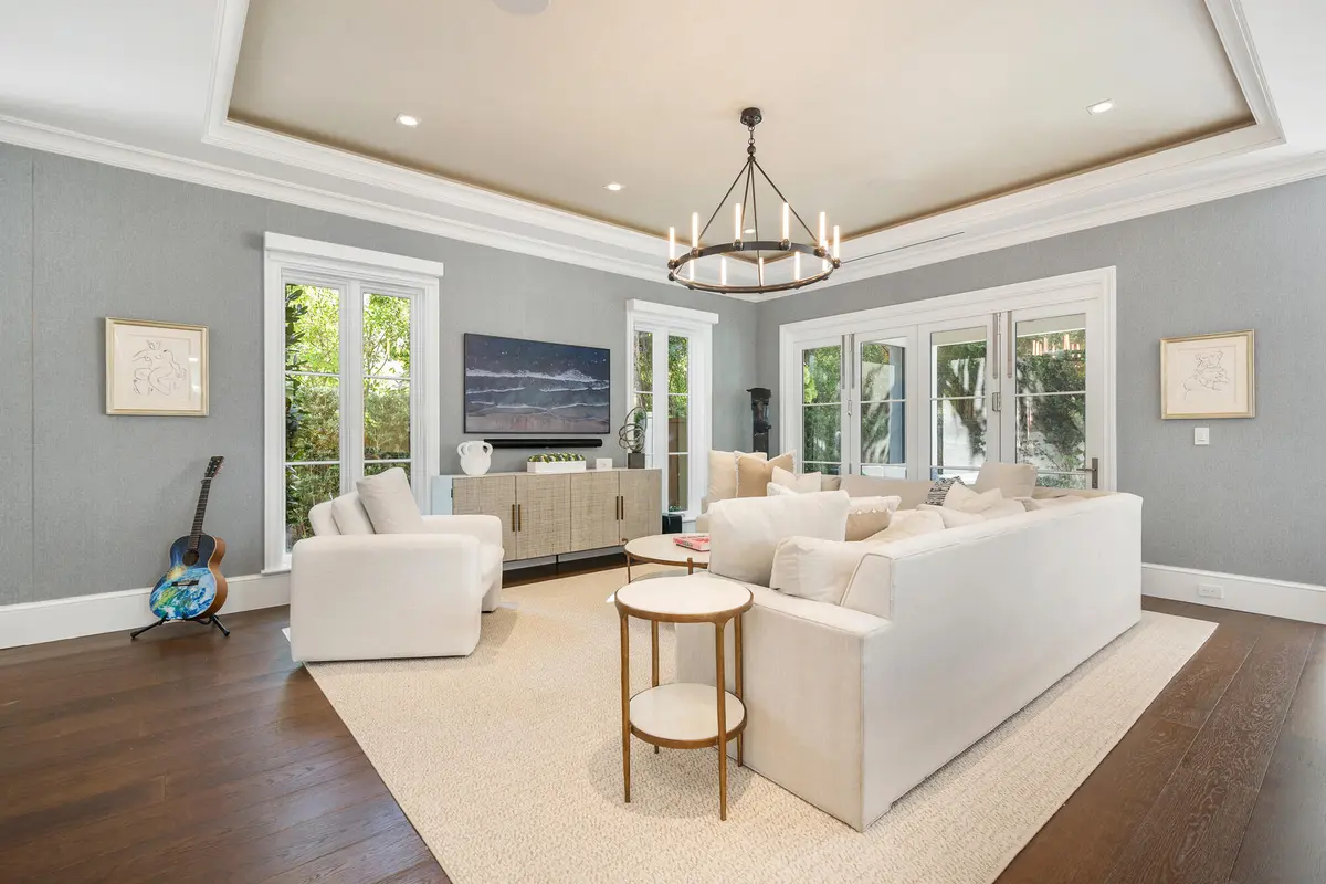 low-9 at 218 Everglade Avenue, Palm Beach