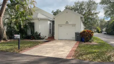 7640 Forest Green Ln, Boynton Beach – Townhouse for rent