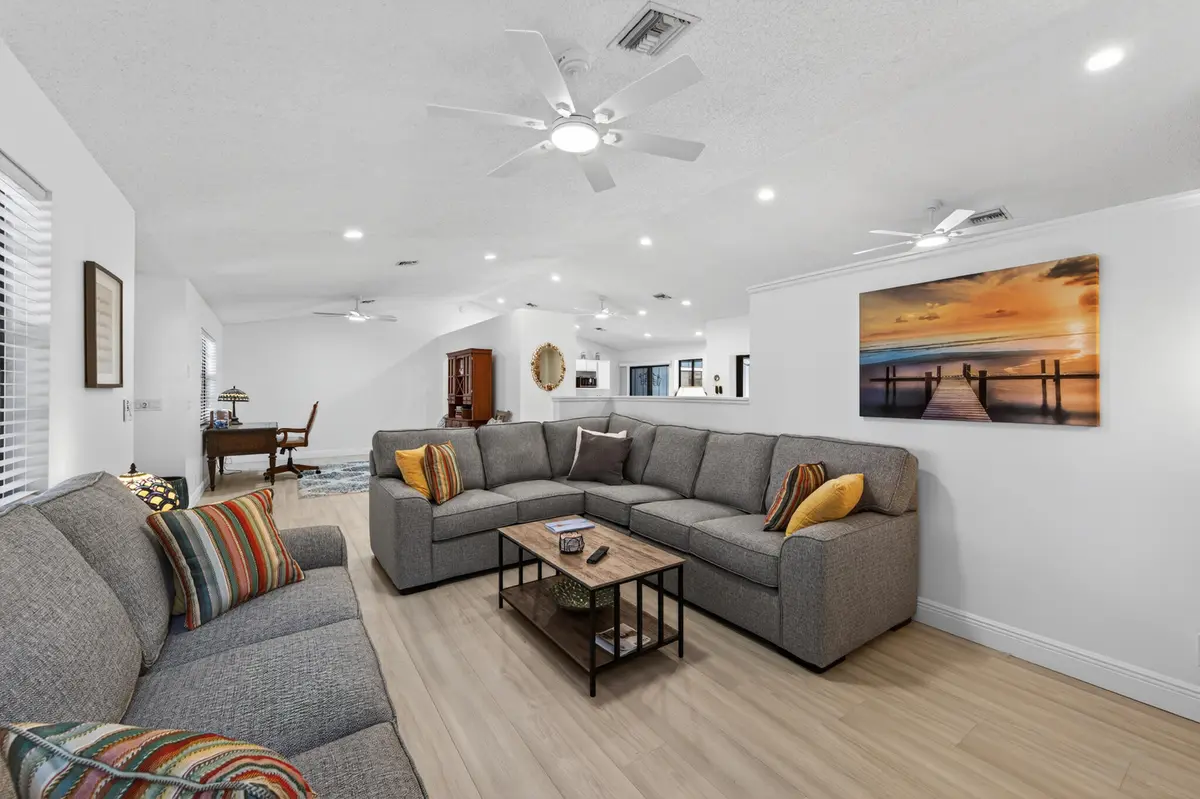 1f at 8166 N 155th Place, Palm Beach Gardens