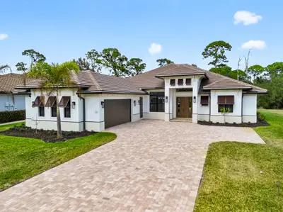 122 SE Via Lago Garda, Port St. Lucie – sold